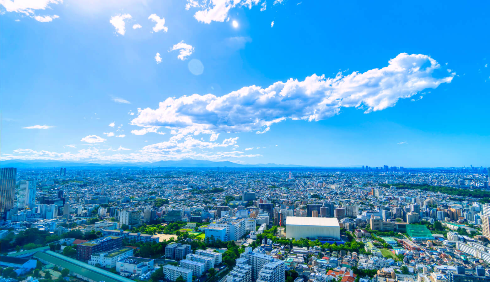 イメージ:街並みと青空の風景